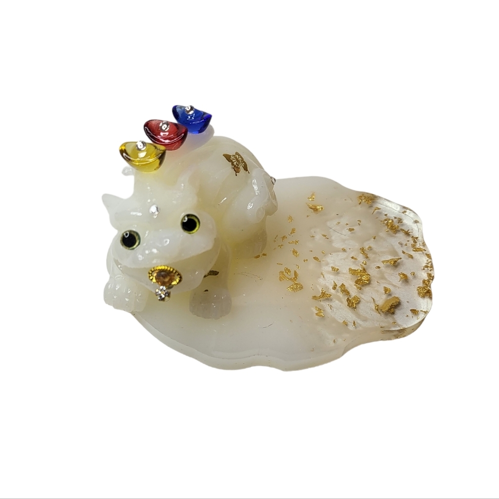 Pixiu Wealth Prosperity Statue to attract wealth and good luck, Feng Shui.
